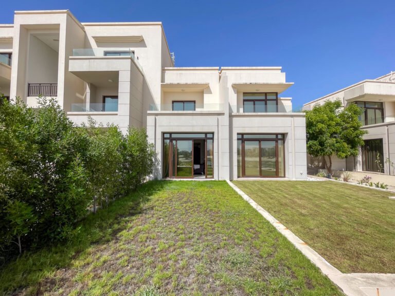 Exclusive Luxury Townhouse with Spectacular Lake View, Hawana Salalah
