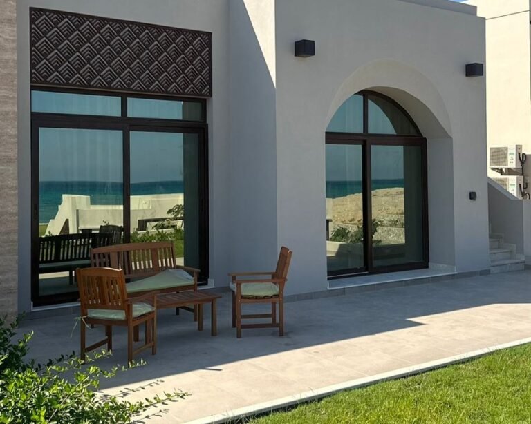 🌊 Elegant Furnished Sea View Villa for Sale in Jebel Sifah