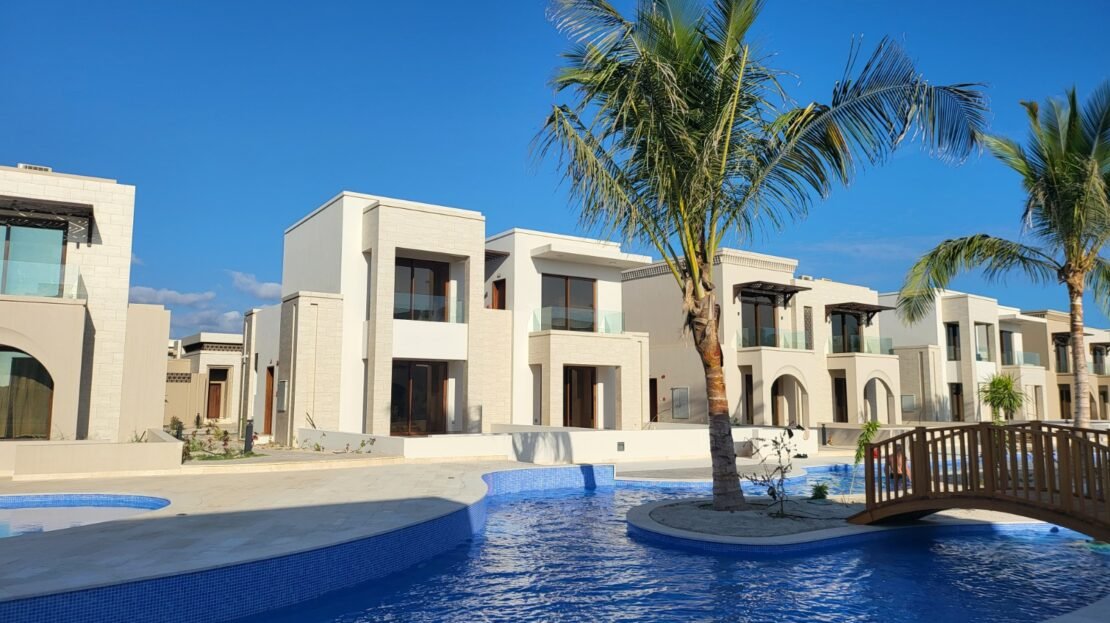 Riviera building 26 and communal pool at Hawana Salalah, location of studio RV26-101